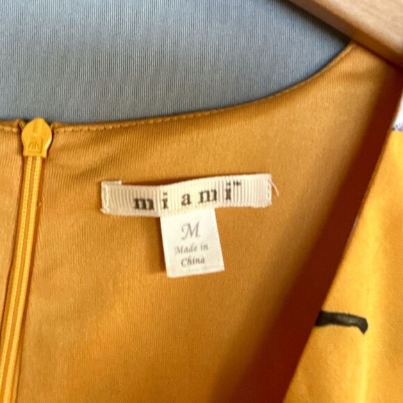 5 for $45 Miami Dress Floral Women Size M Yellow - Picture 4 of 7